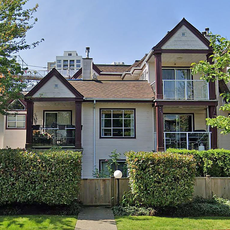 Rae Court photo 3