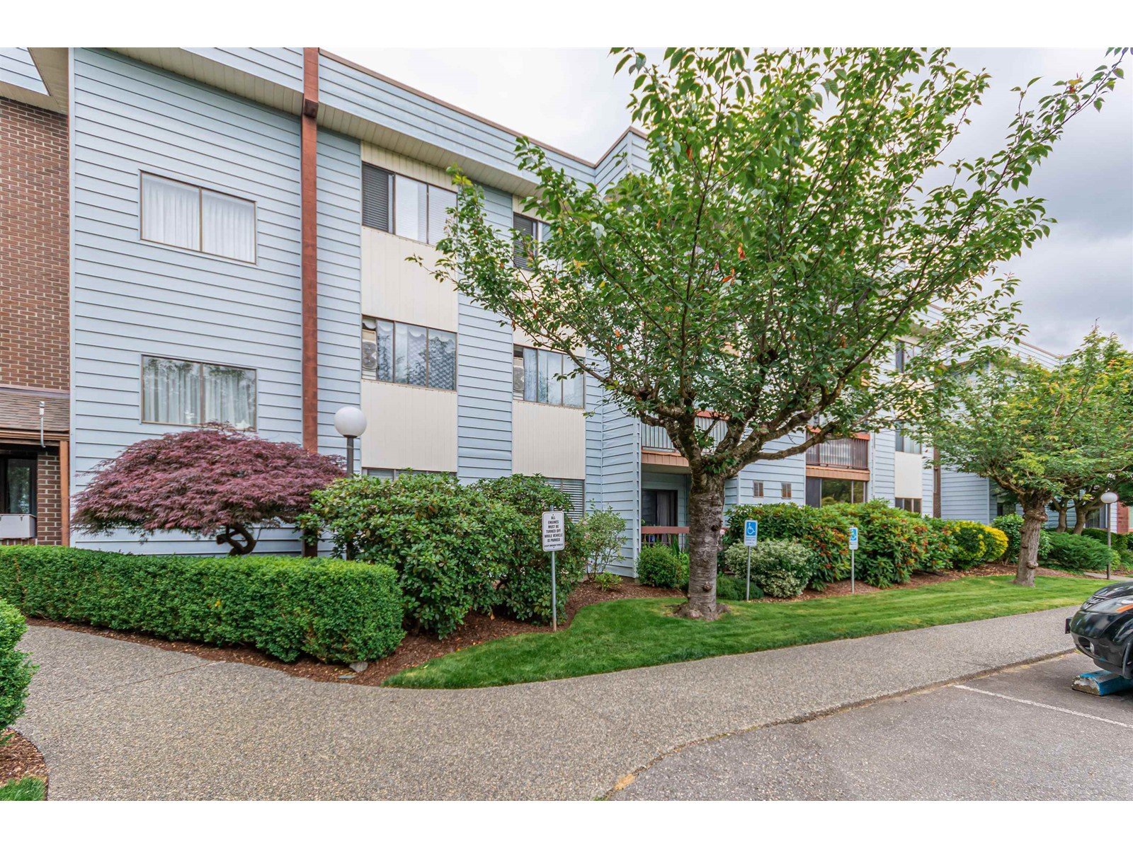 Alameda Court photo 4