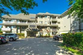 Tessaro Court photo 3