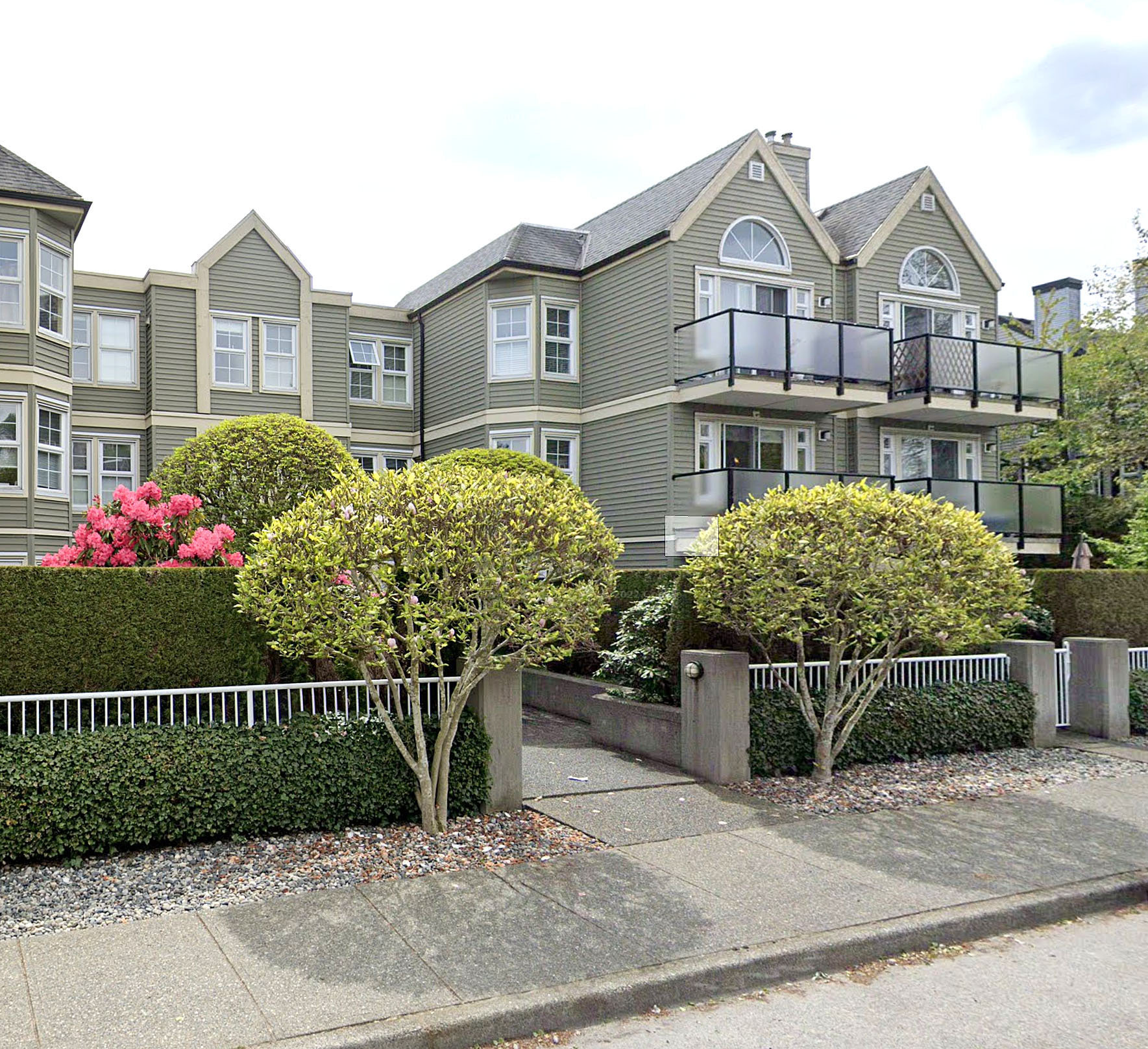 Woodford Place photo 2