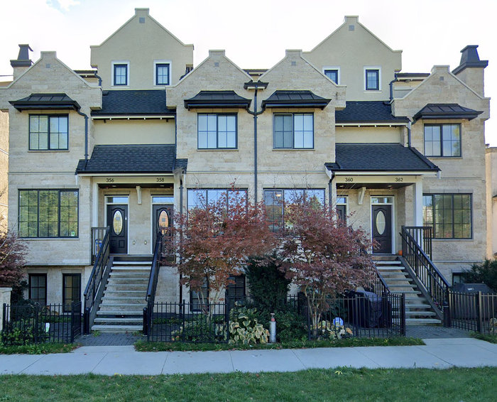 Winona Park: Château Parkside Residences