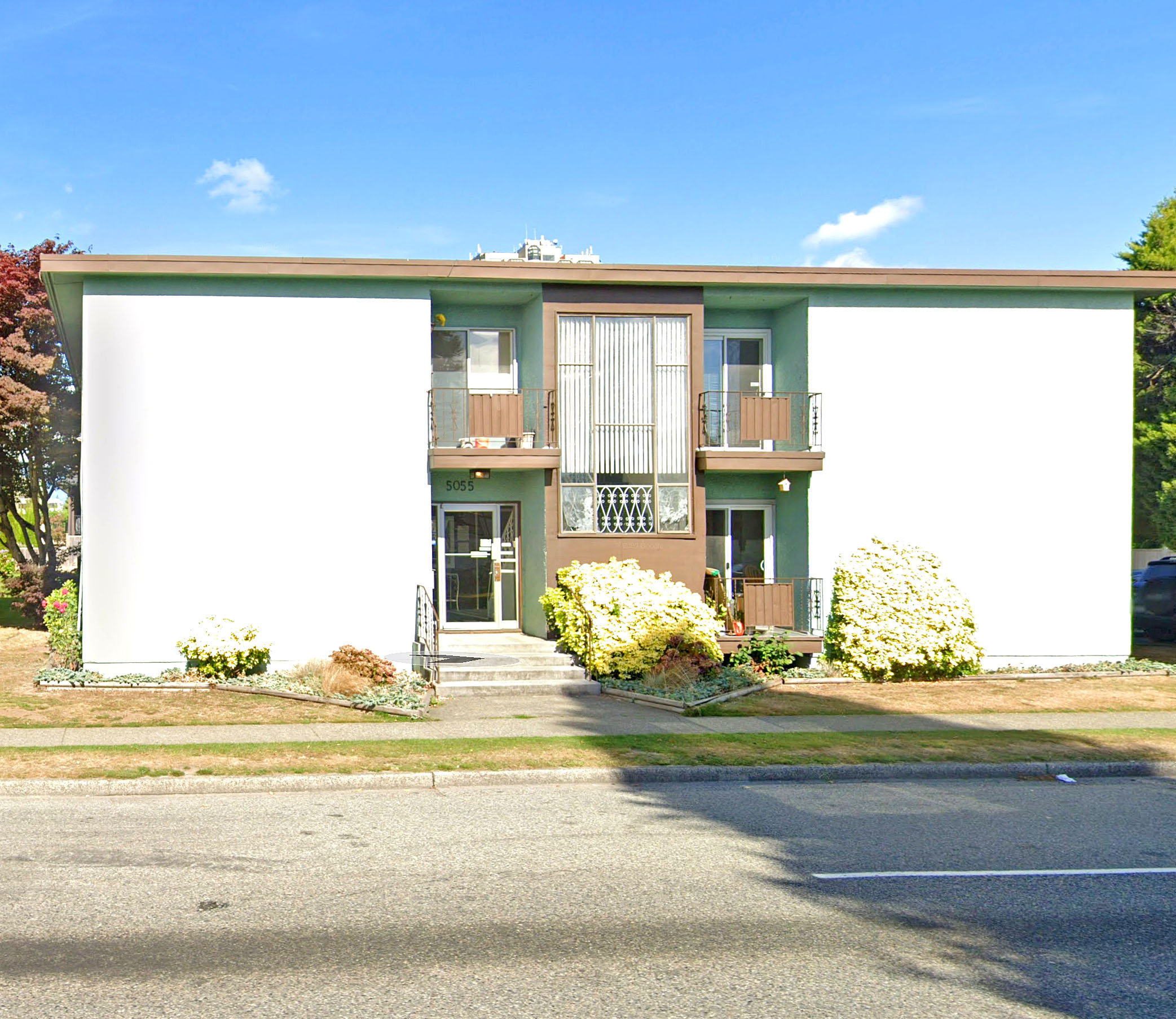 Willow Manor photo 3