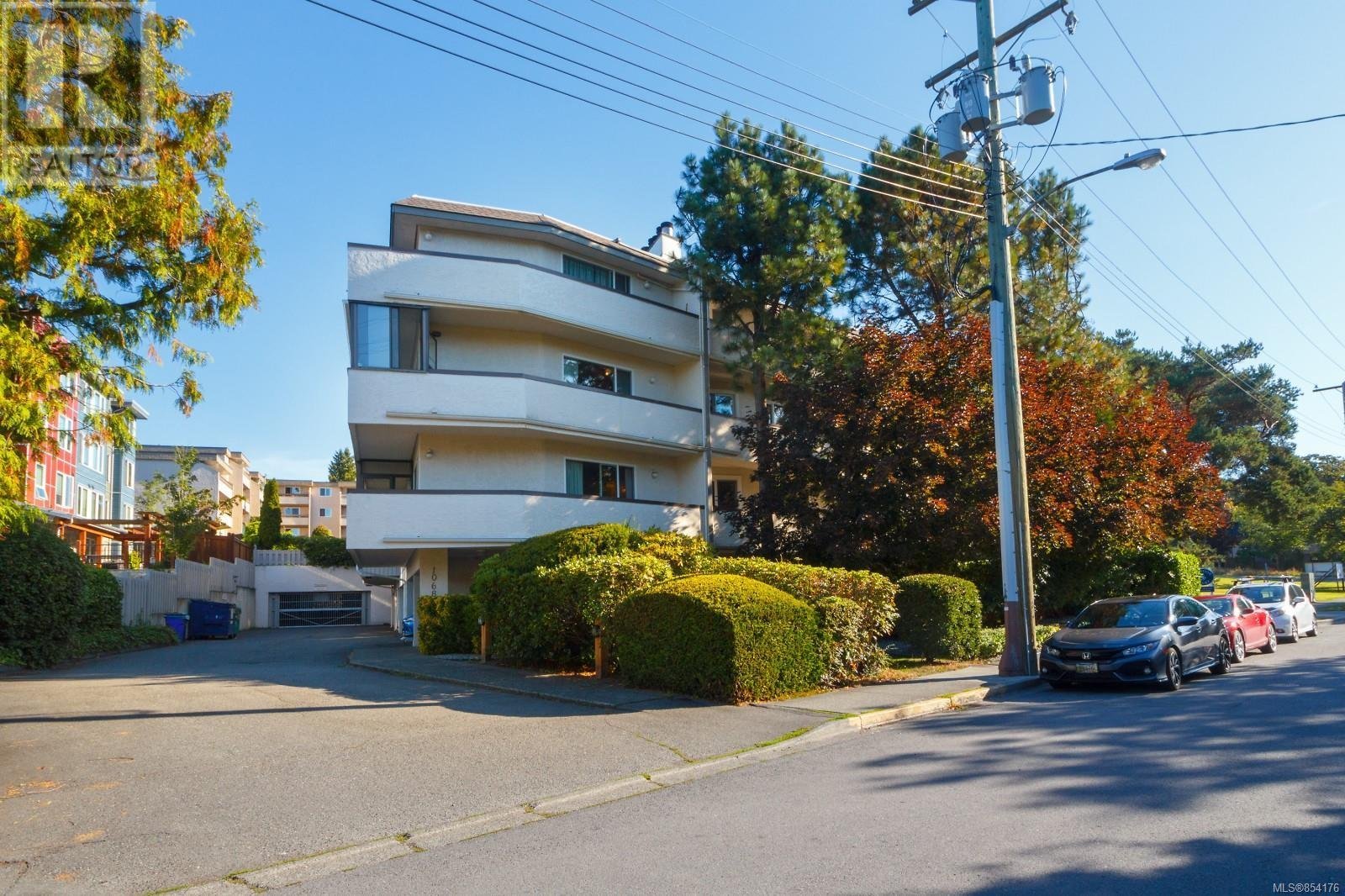 Clovelly Place photo 2