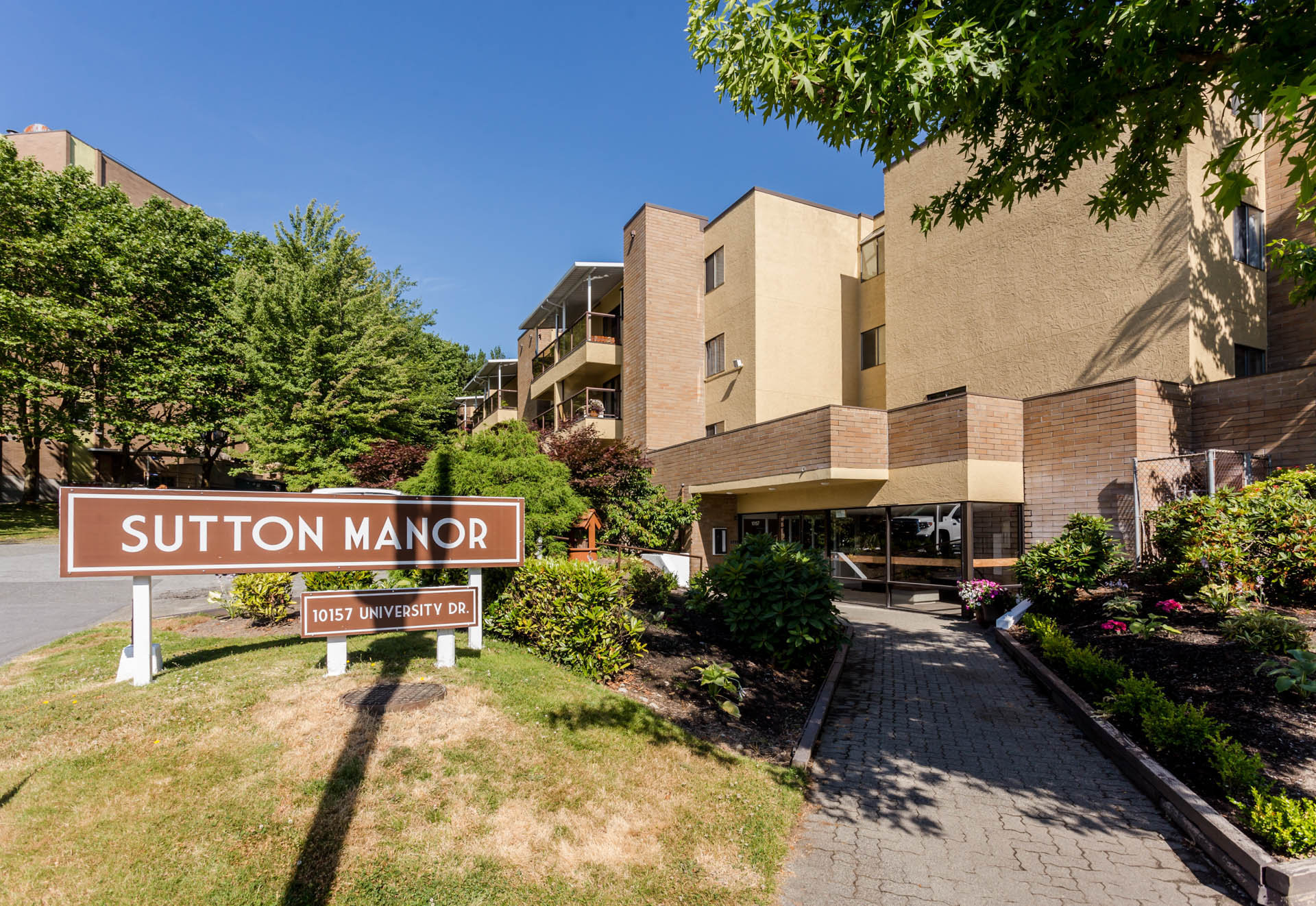 Sutton Manor photo 4