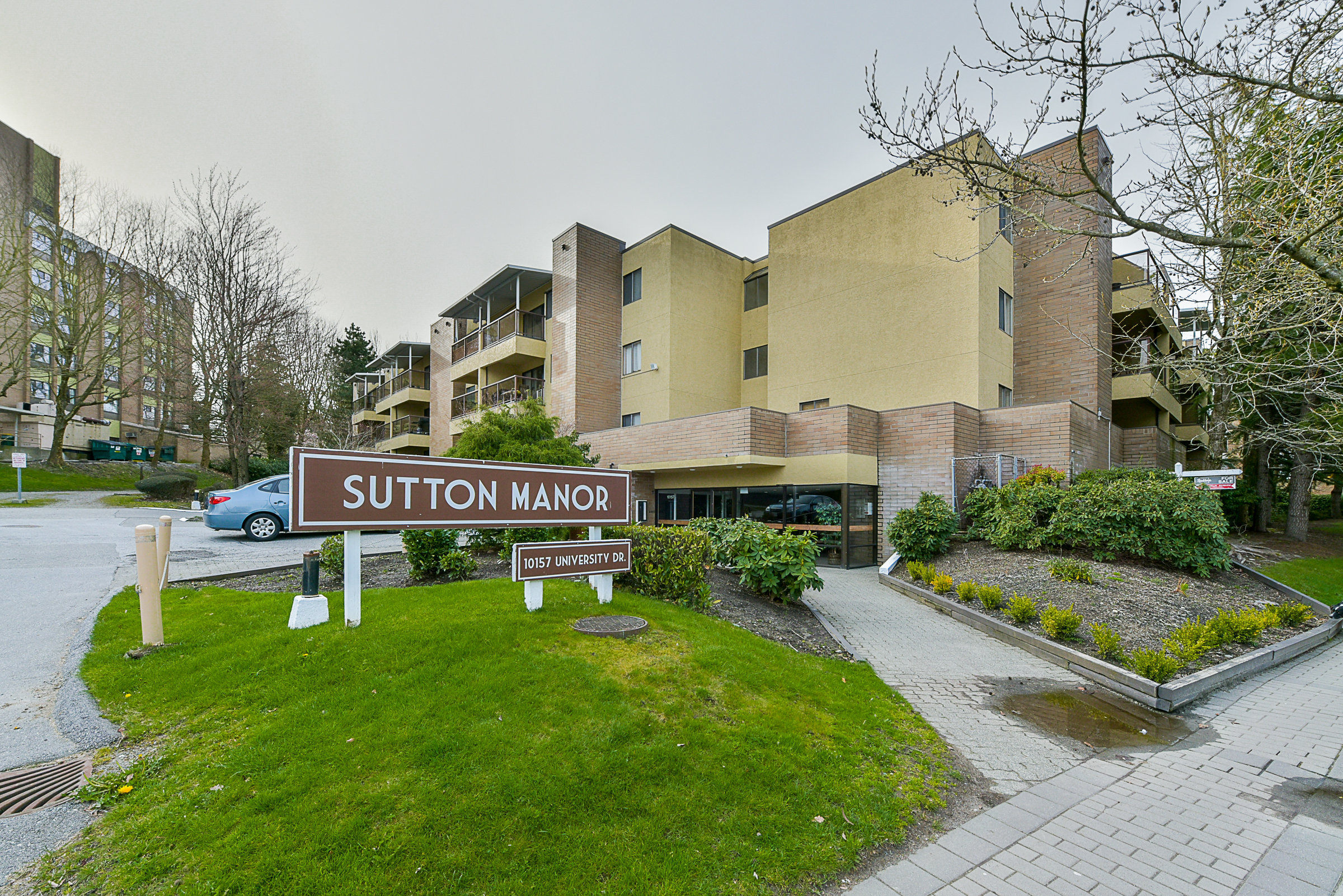Sutton Manor photo 2