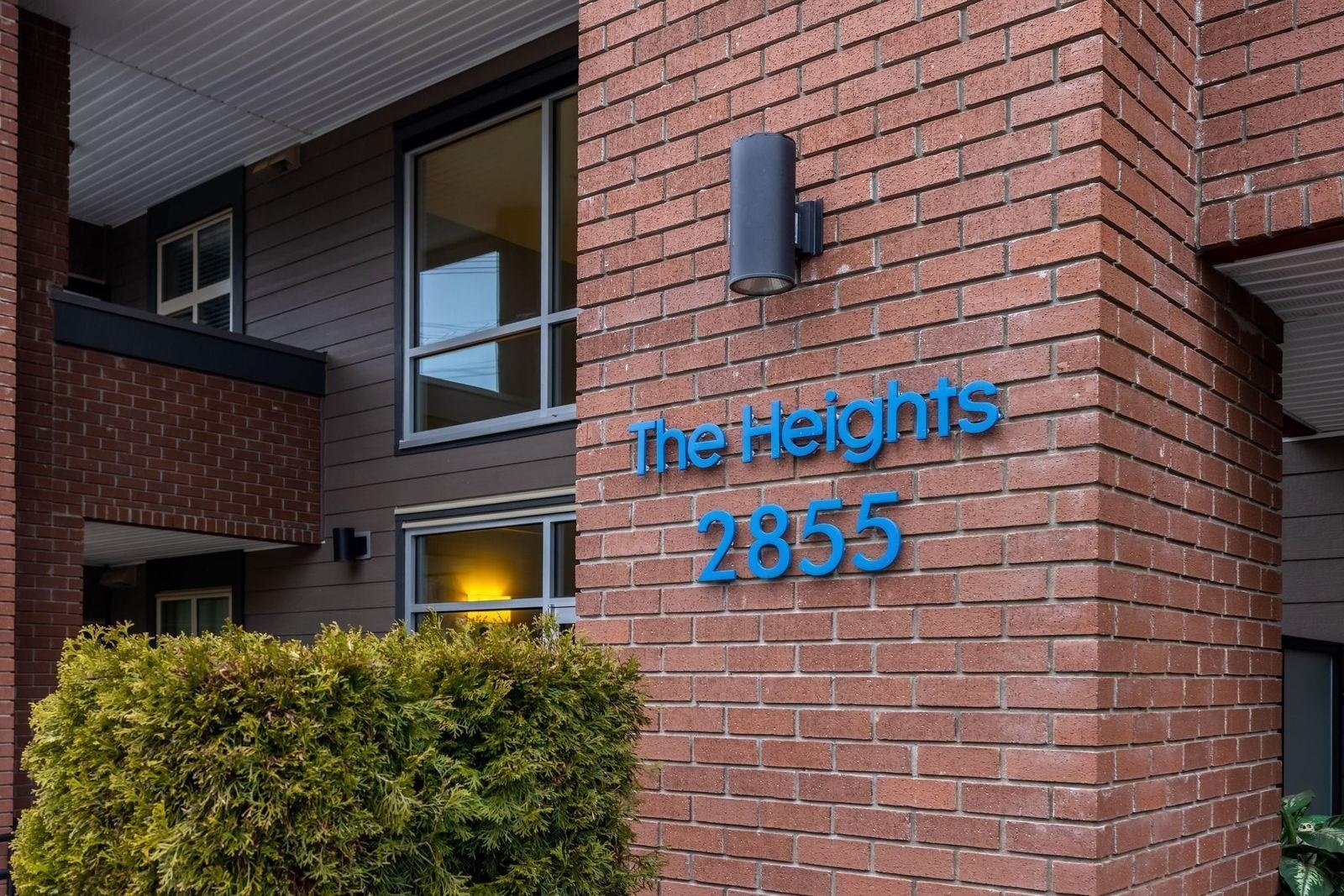The Heights Condos By Lakewood photo 2