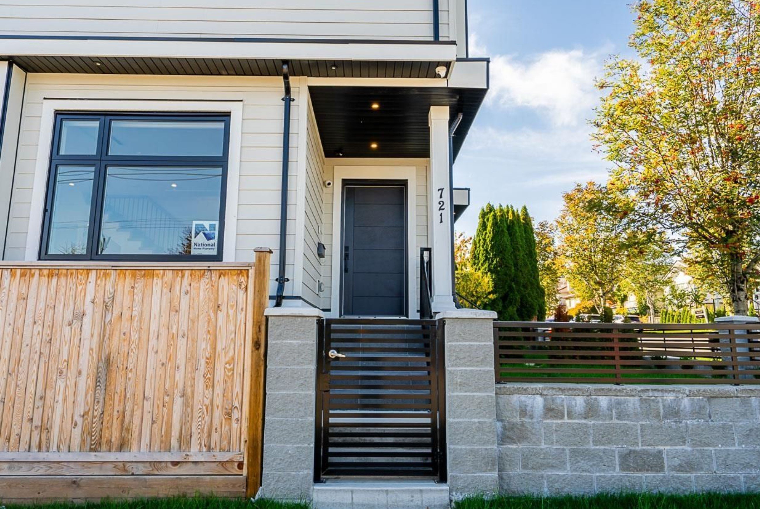 Photo 2 — click to view 721 Renfrew photo 2