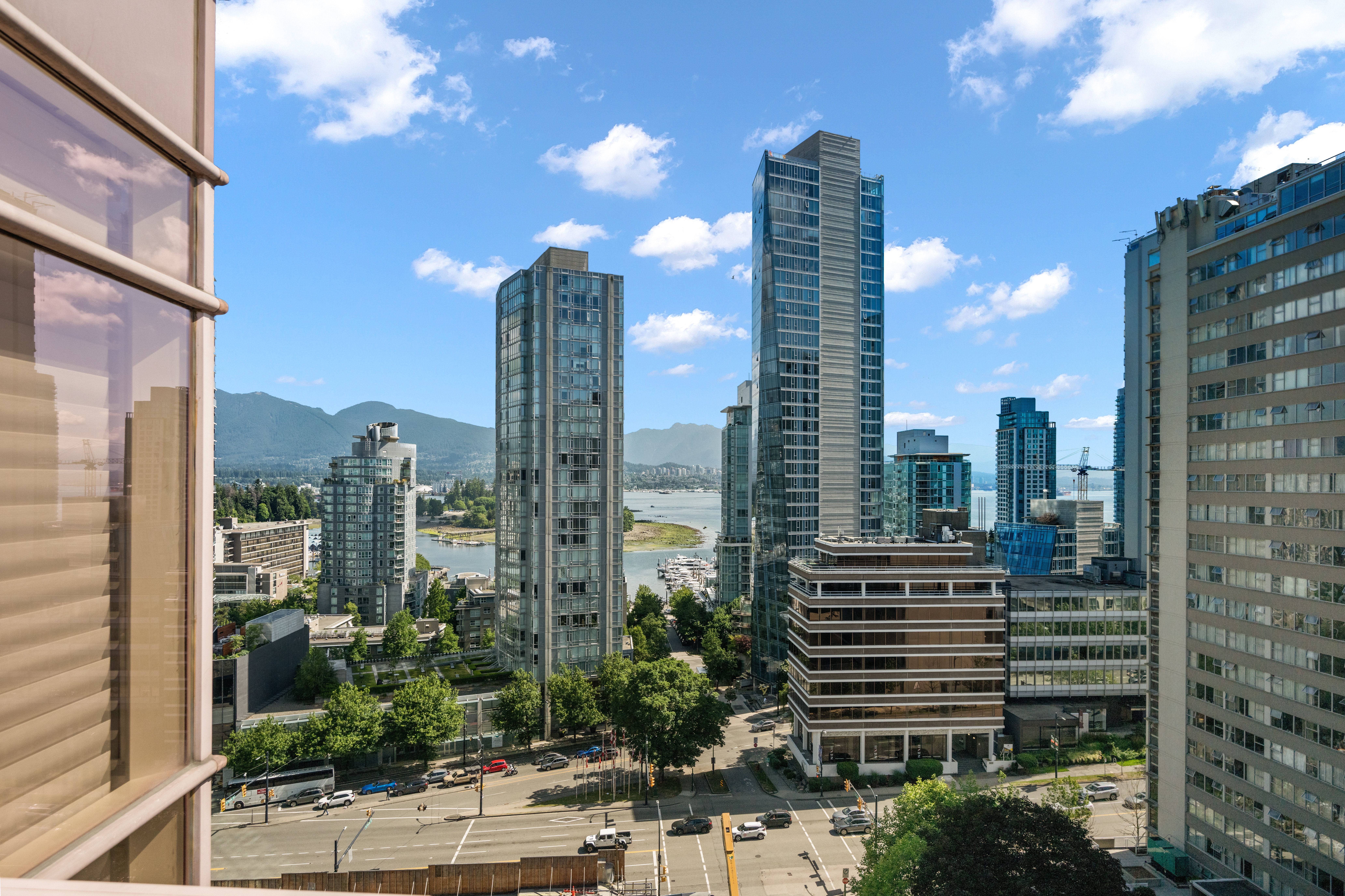 The Residences At 1500 Alberni photo 4