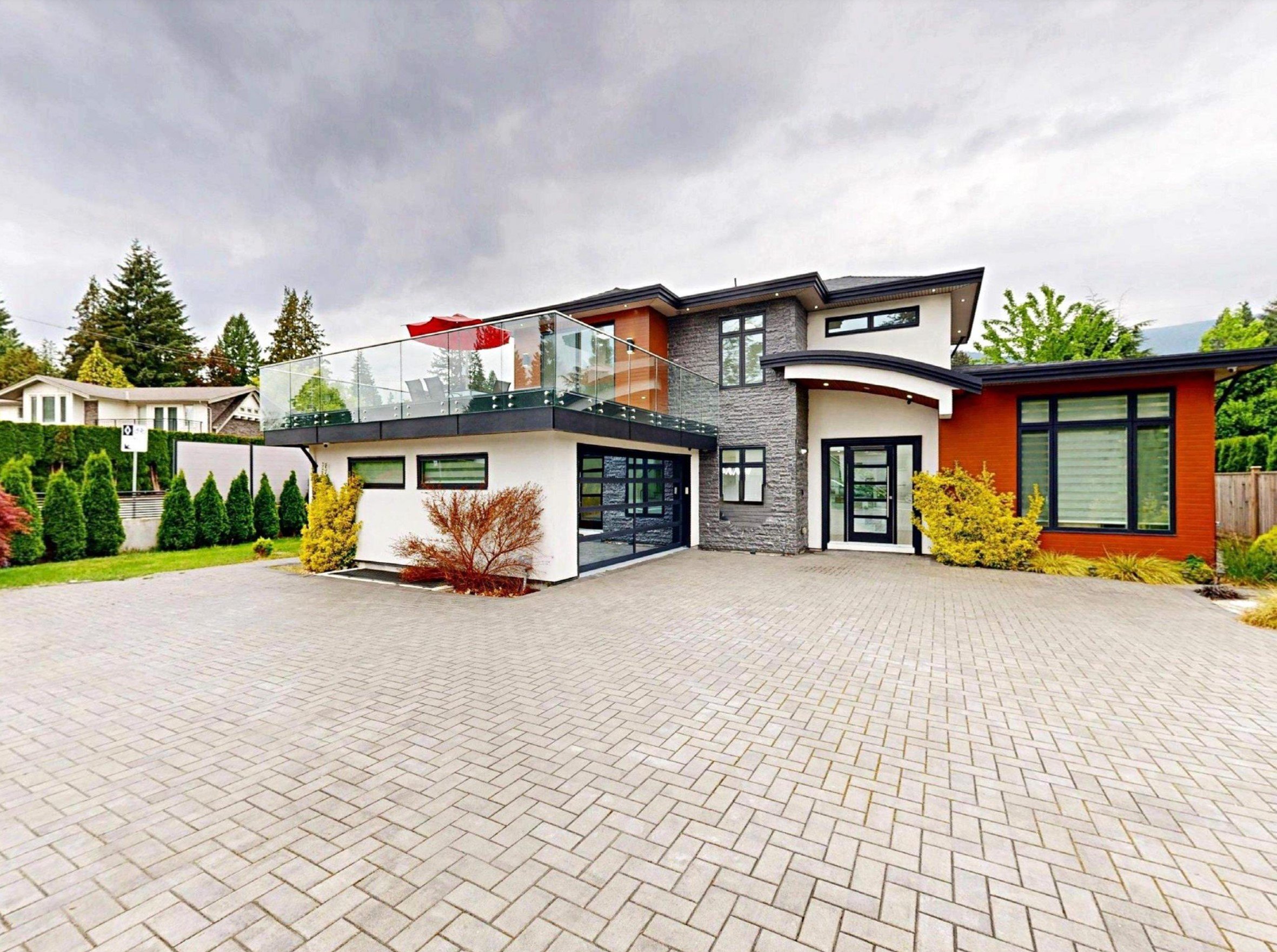 3560 Highland photo 2