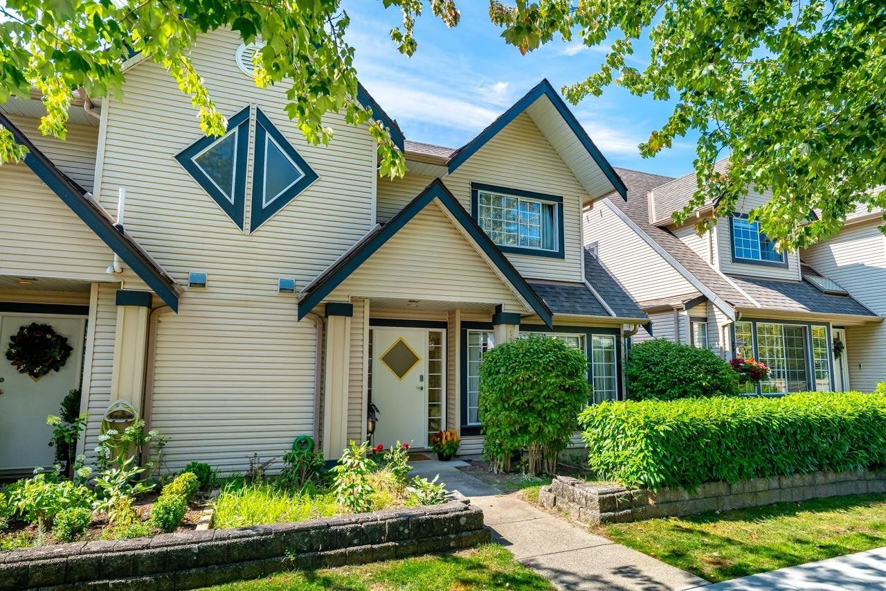 Kanaka Mews