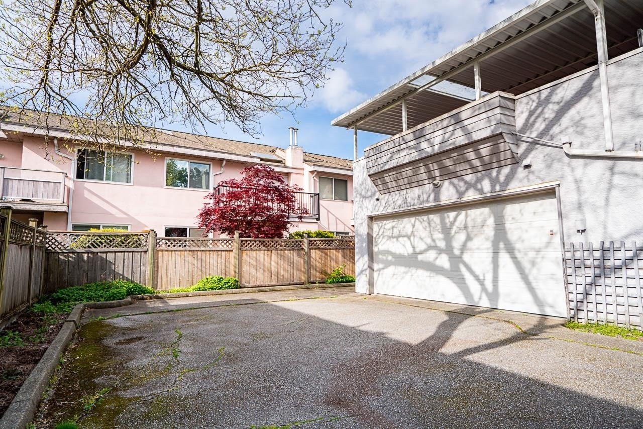 7911 Moffatt Road