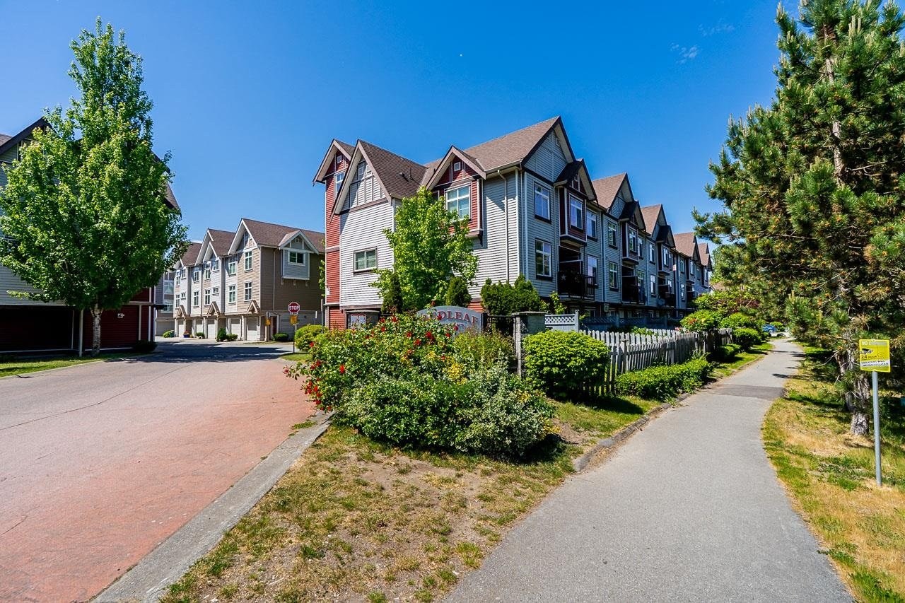 Redleaf Crescent